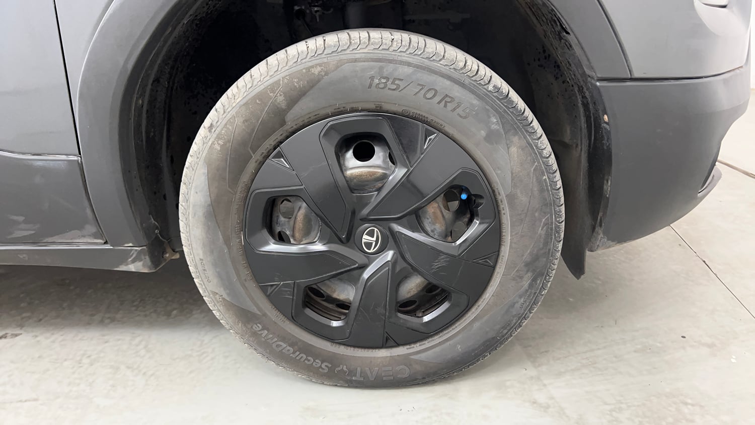 Used 2023 Tata Punch Adventure MT Petrol Manual tyres RIGHT FRONT TYRE RIM VIEW