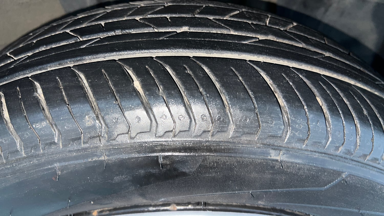 Used 2021 Renault Kiger RXT AMT Petrol Automatic tyres RIGHT FRONT TYRE TREAD VIEW
