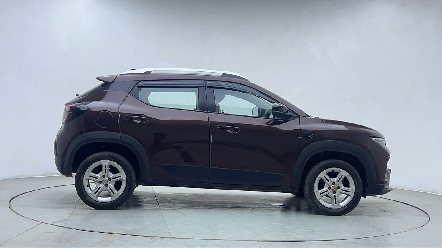 Used 2022 Renault Kiger RXT MT Petrol Manual exterior RIGHT SIDE VIEW