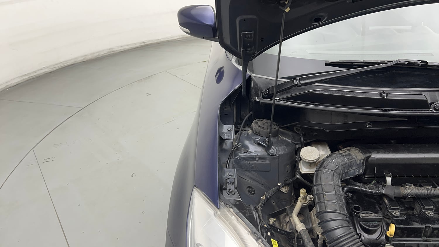 Used 2021 Maruti Suzuki Swift VXi Petrol Manual engine ENGINE RIGHT SIDE HINGE & APRON VIEW