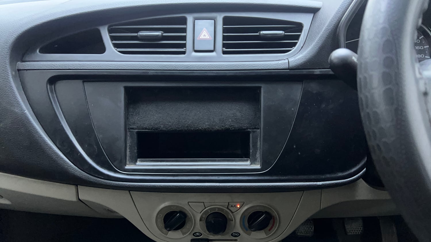 Used 2022 Maruti Suzuki Alto 800 LXi (O) Petrol Manual interior MUSIC SYSTEM & AC CONTROL VIEW