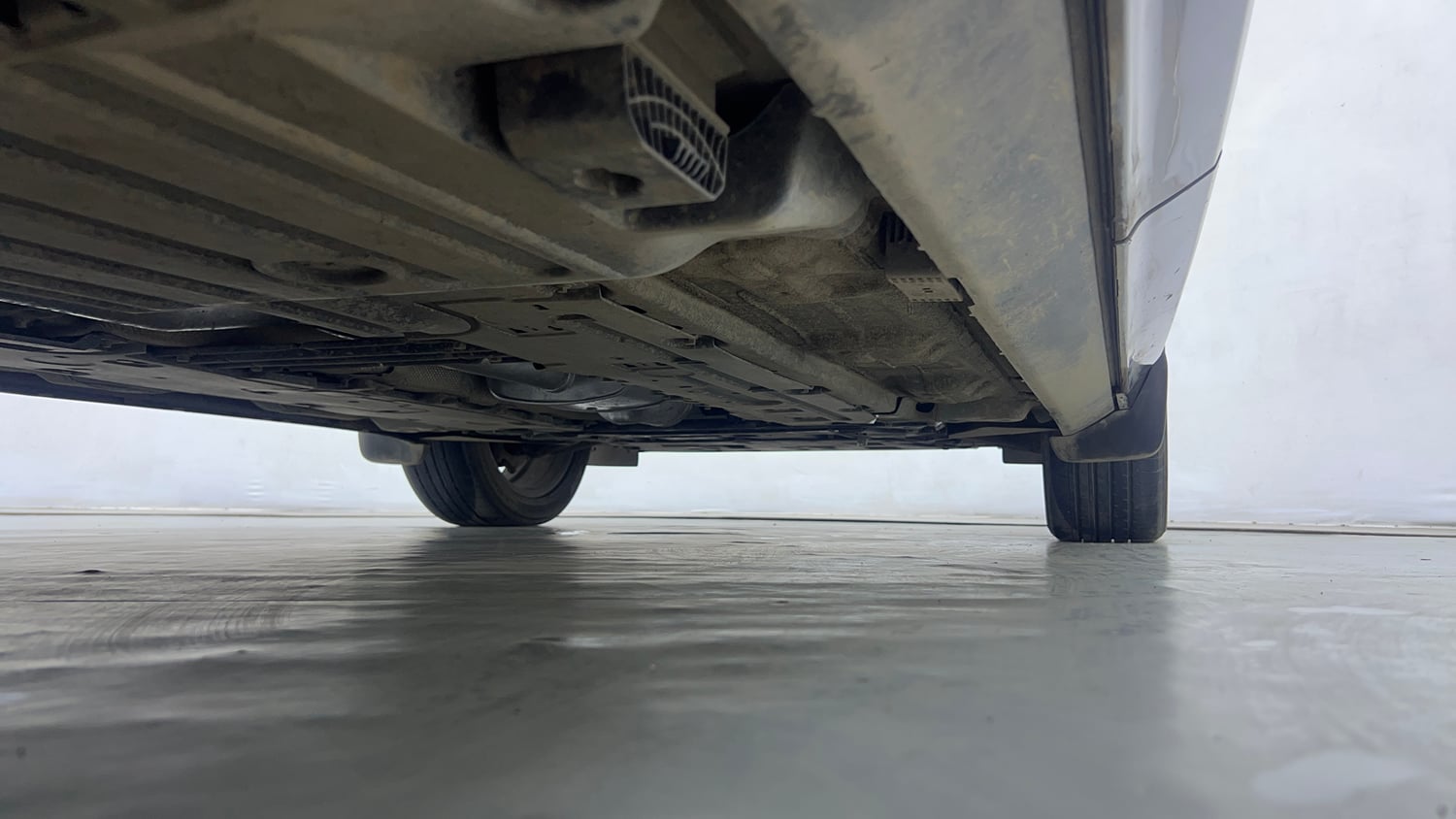 Used 2022 Volvo XC60 B5 Ultimate Petrol Automatic extra REAR RIGHT UNDERBODY VIEW