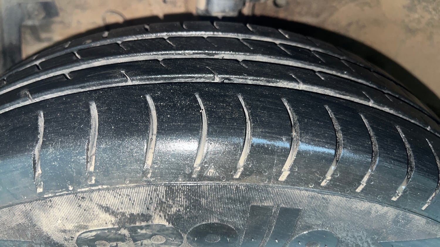 Used 2015 Maruti Suzuki Swift Lxi (O) Petrol Manual tyres LEFT FRONT TYRE TREAD VIEW