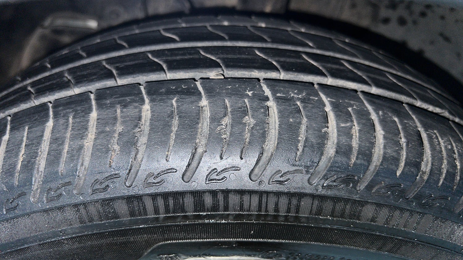 Used 2023 Tata Tiago XTA Petrol Automatic tyres LEFT FRONT TYRE TREAD VIEW