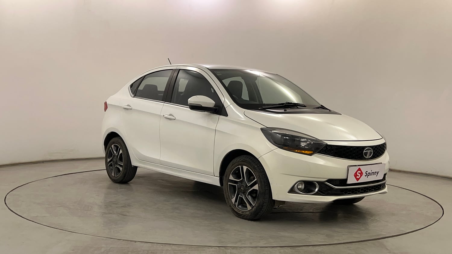 Used 2017 Tata Tigor Revotron XZ Petrol Manual exterior RIGHT FRONT CORNER VIEW