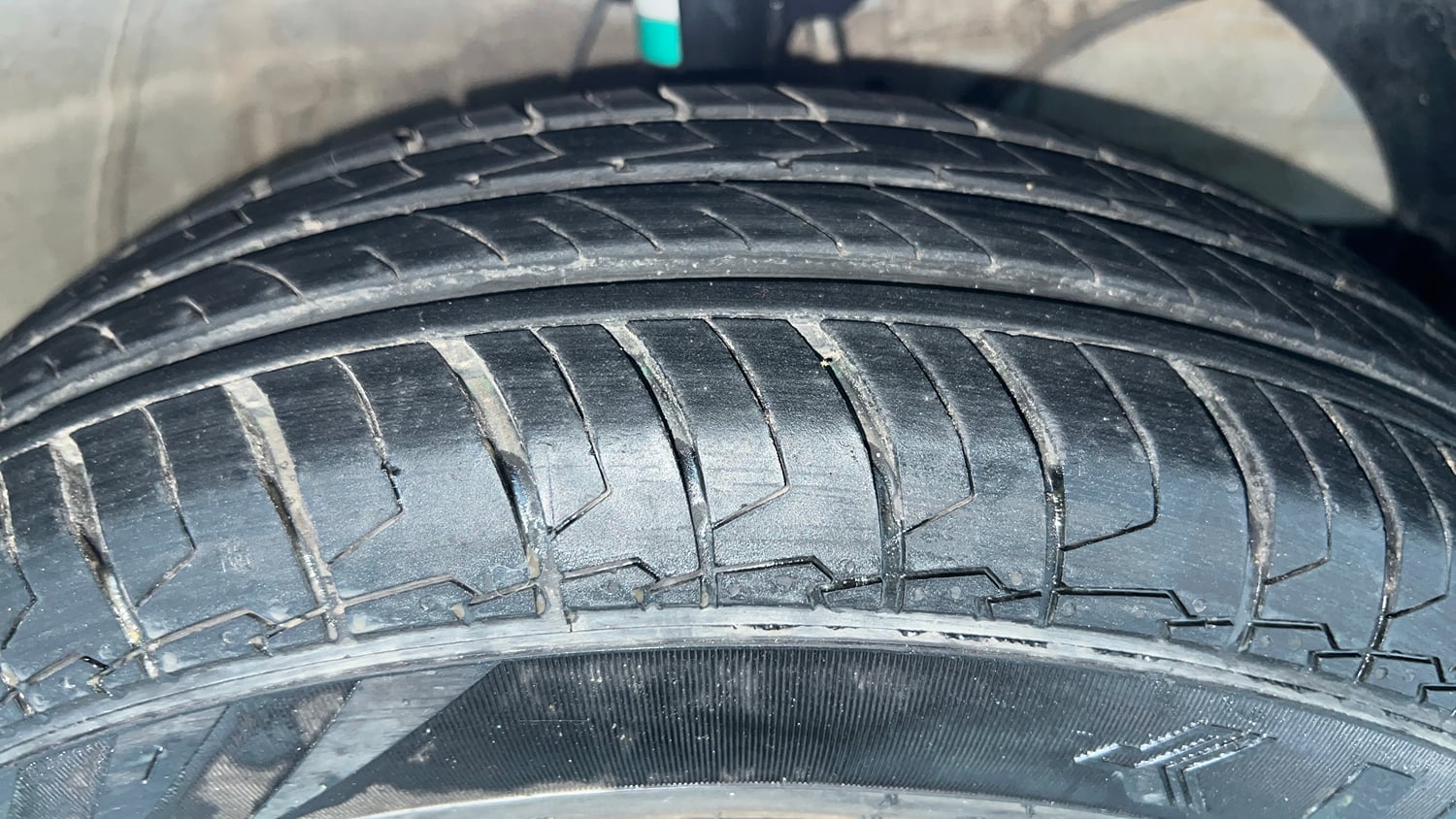 Used 2023 Maruti Suzuki Swift LXi Petrol Manual tyres RIGHT FRONT TYRE TREAD VIEW