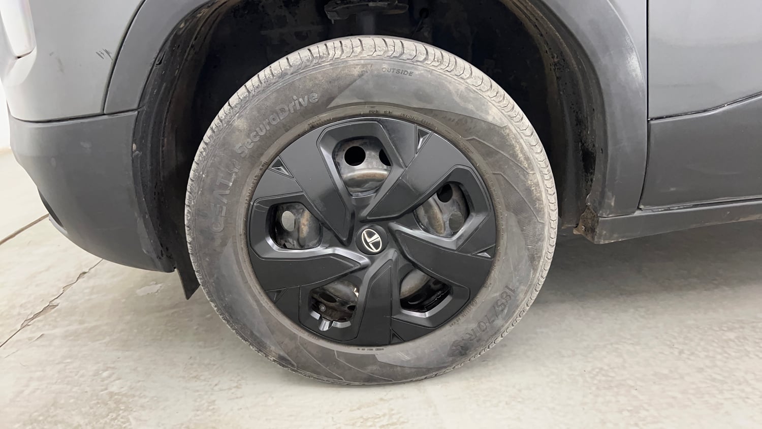 Used 2023 Tata Punch Adventure MT Petrol Manual tyres LEFT FRONT TYRE RIM VIEW
