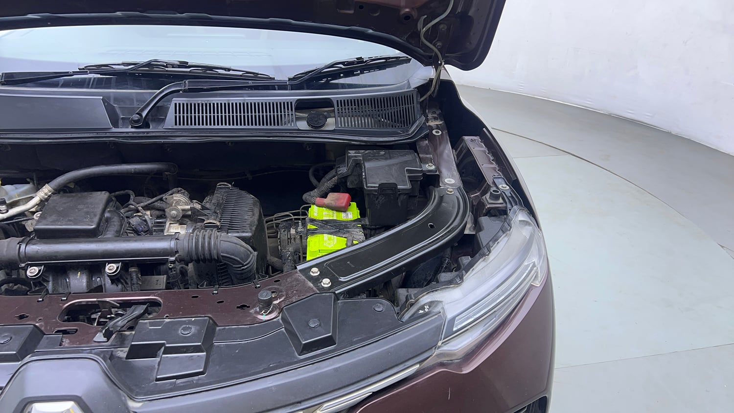 Used 2022 Renault Kiger RXT MT Petrol Manual engine ENGINE LEFT SIDE VIEW