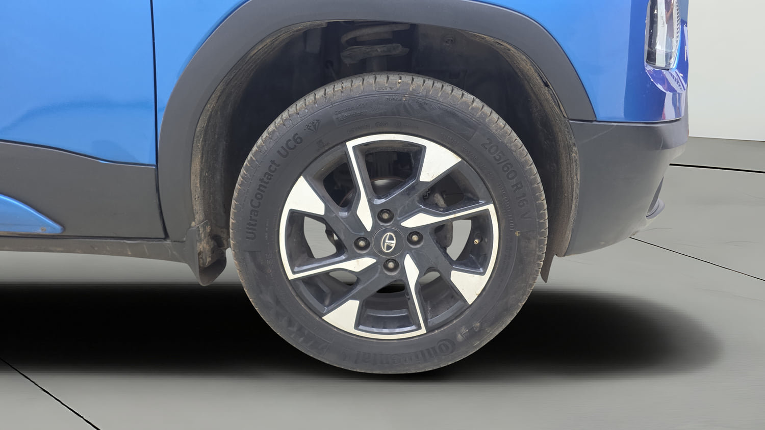 Used 2022 Tata Punch Creative Dual Tone Petrol Manual tyres RIGHT FRONT TYRE RIM VIEW