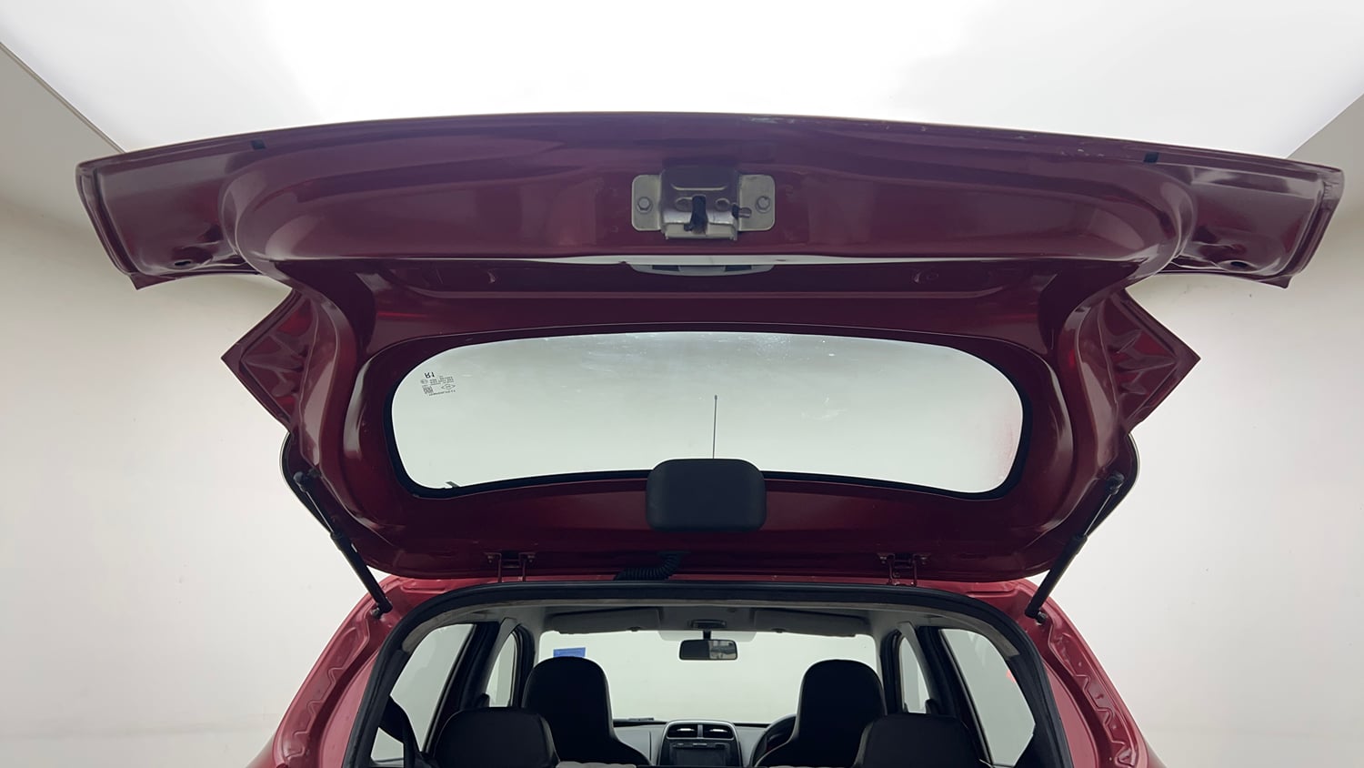 Used 2017 Renault Kwid 1.0 RXT Petrol Manual interior DICKY DOOR OPEN VIEW