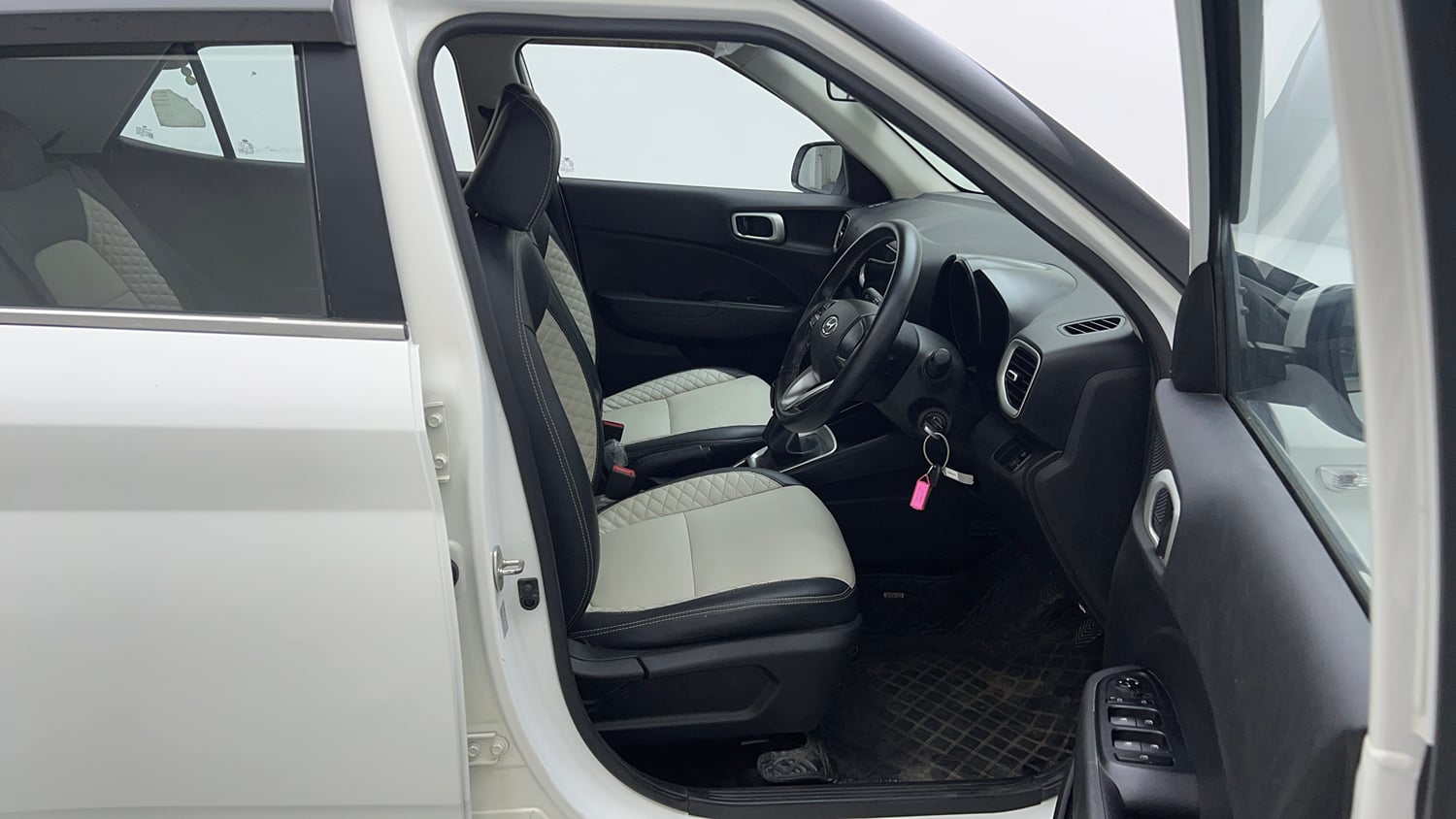 Used 2022 Hyundai Venue S 1.2 Petrol Petrol Manual interior RIGHT SIDE FRONT DOOR CABIN VIEW