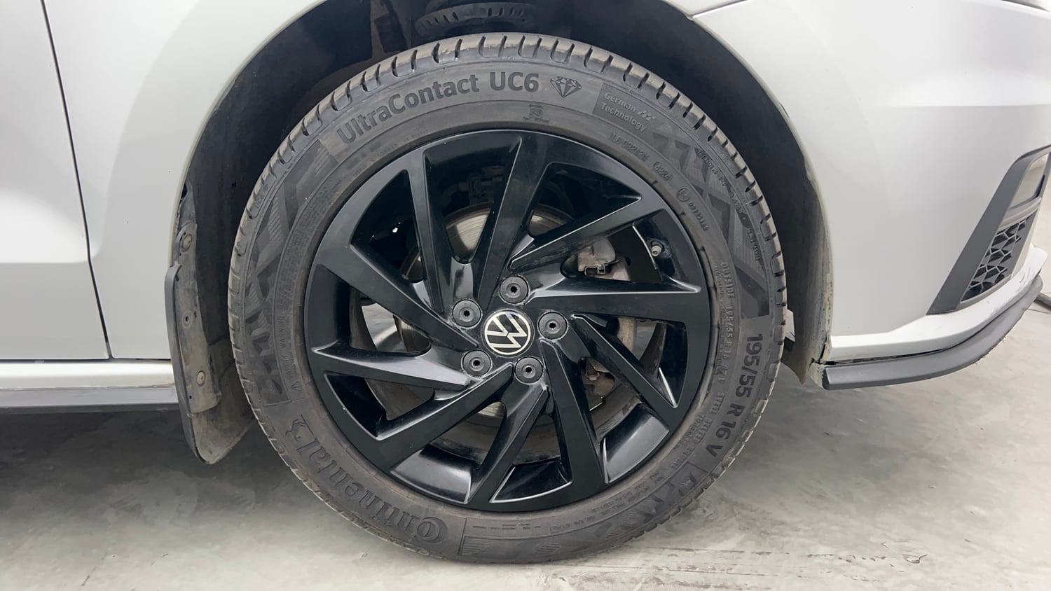 Used 2021 Volkswagen Vento Highline 1.0L TSI Petrol Manual tyres RIGHT FRONT TYRE RIM VIEW