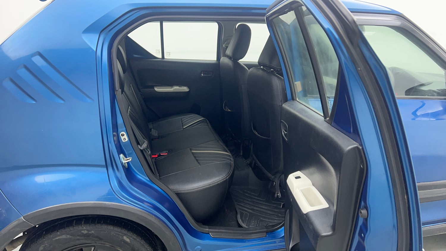 Used 2017 Maruti Suzuki Ignis  Zeta Dual Tone MT Petrol Petrol Manual interior RIGHT SIDE REAR DOOR CABIN VIEW