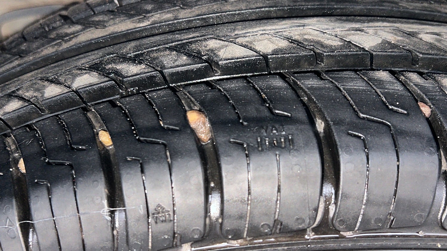 Used 2019 Hyundai Elite i20 Sportz Plus 1.2 Petrol Manual tyres RIGHT REAR TYRE TREAD VIEW