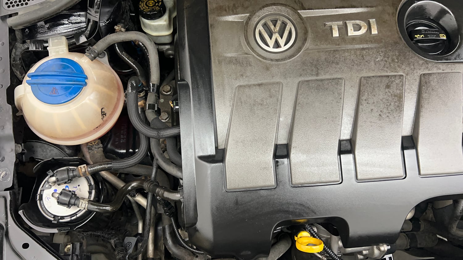 Used 2014 Volkswagen Vento Highline Diesel Diesel Manual engine ENGINE RIGHT SIDE VIEW