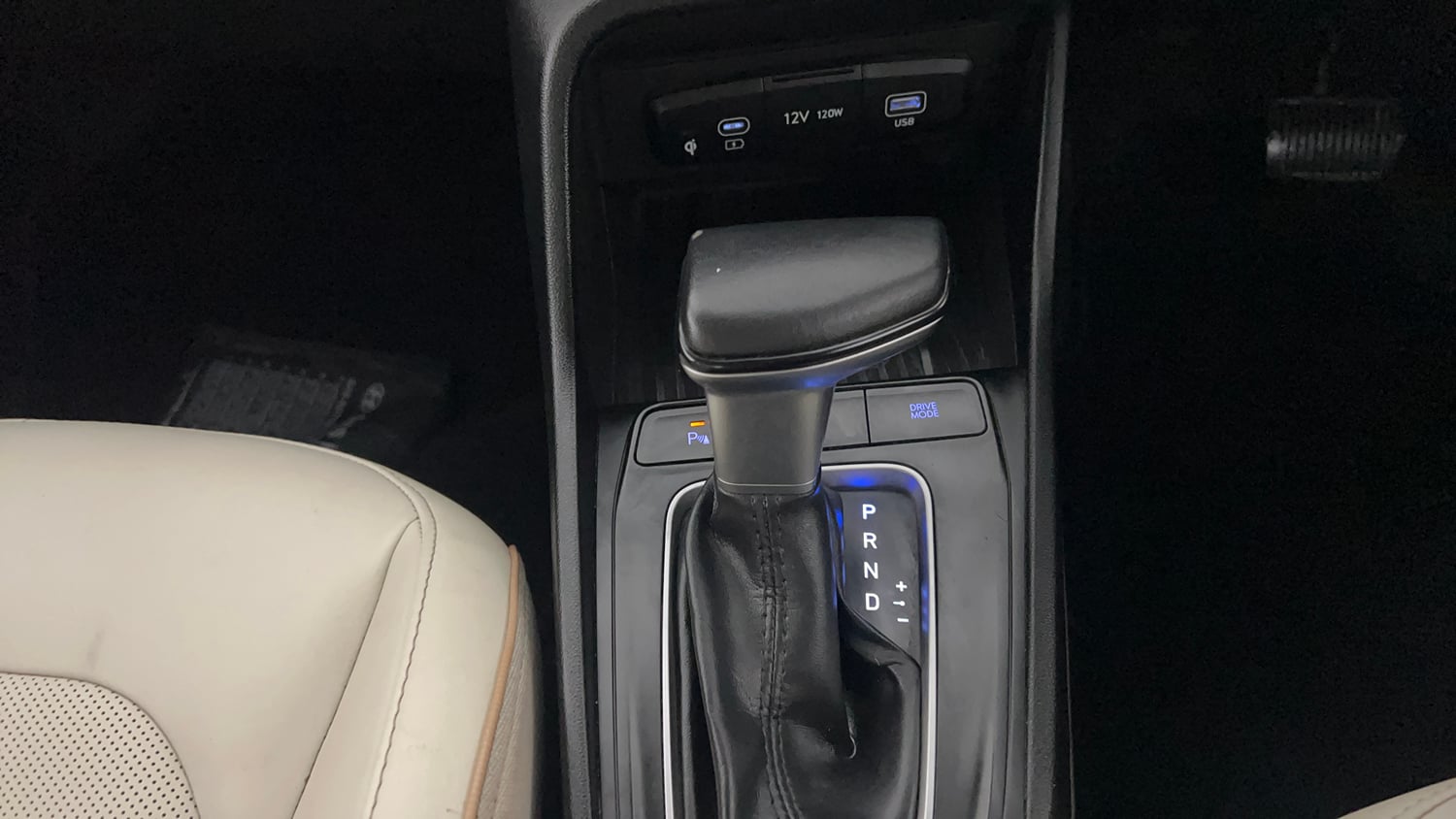 Used 2023 Hyundai Verna SX (O) 1.5 Petrol IVT Petrol Automatic interior GEAR  KNOB VIEW