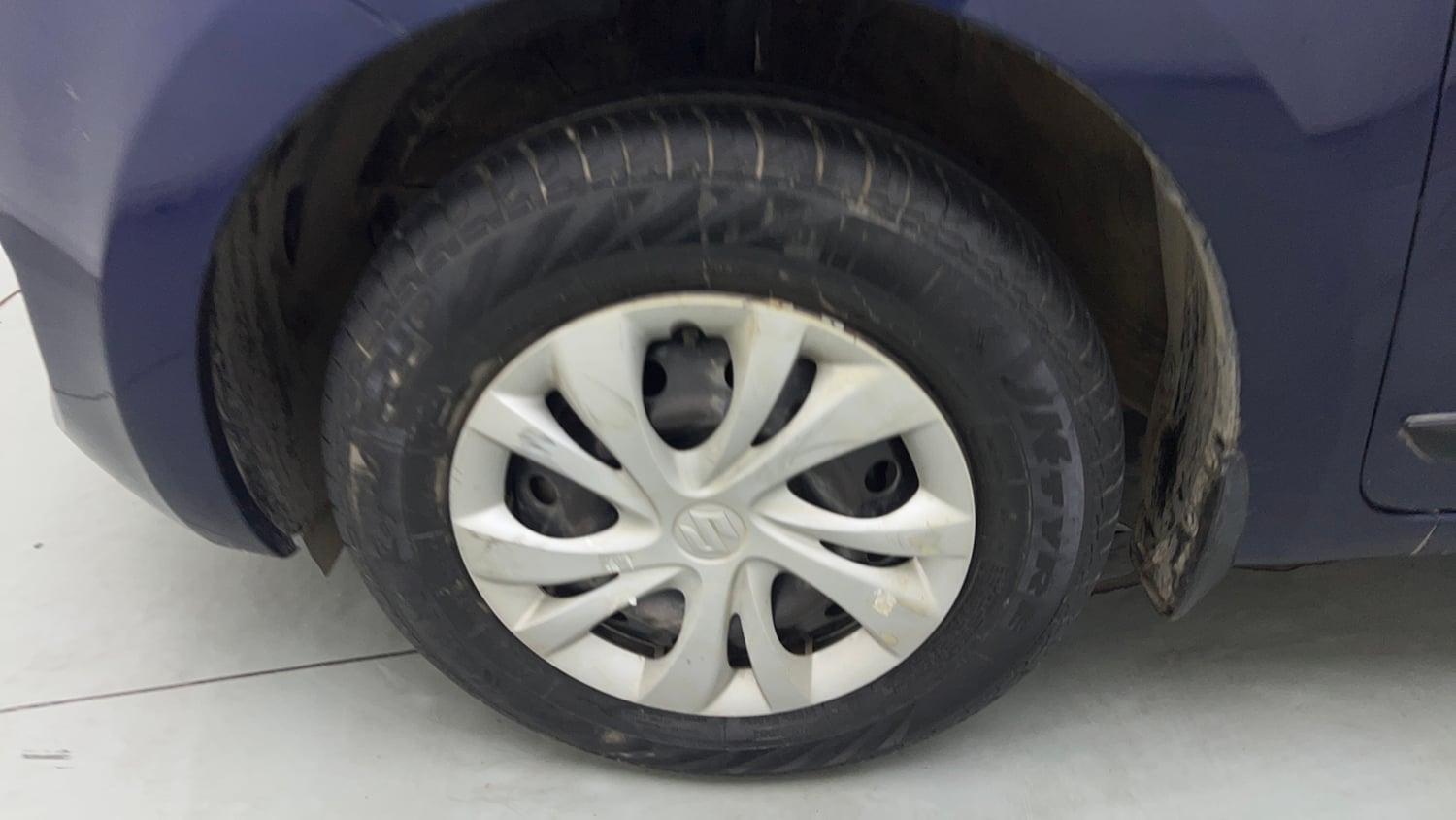 Used 2021 Maruti Suzuki Swift VXi Petrol Manual tyres LEFT FRONT TYRE RIM VIEW