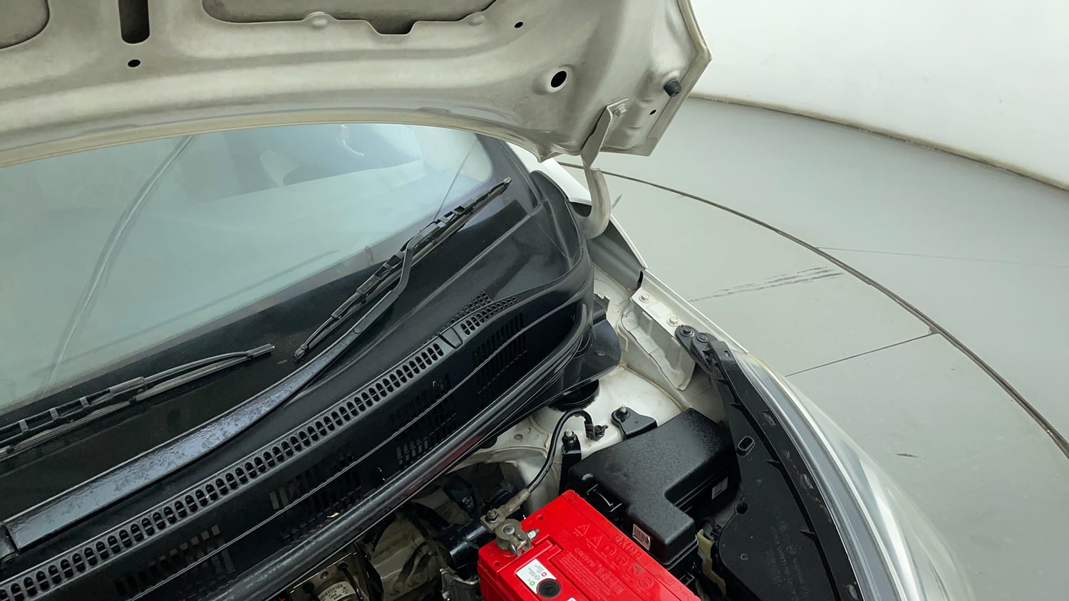 Used 2014 Hyundai Xcent S 1.2 (O) Petrol Manual engine ENGINE LEFT SIDE HINGE & APRON VIEW
