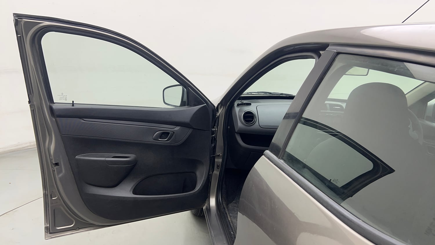 Used 2018 Renault Kwid 1.0 RXT AMT Opt Petrol Automatic interior LEFT FRONT DOOR OPEN VIEW