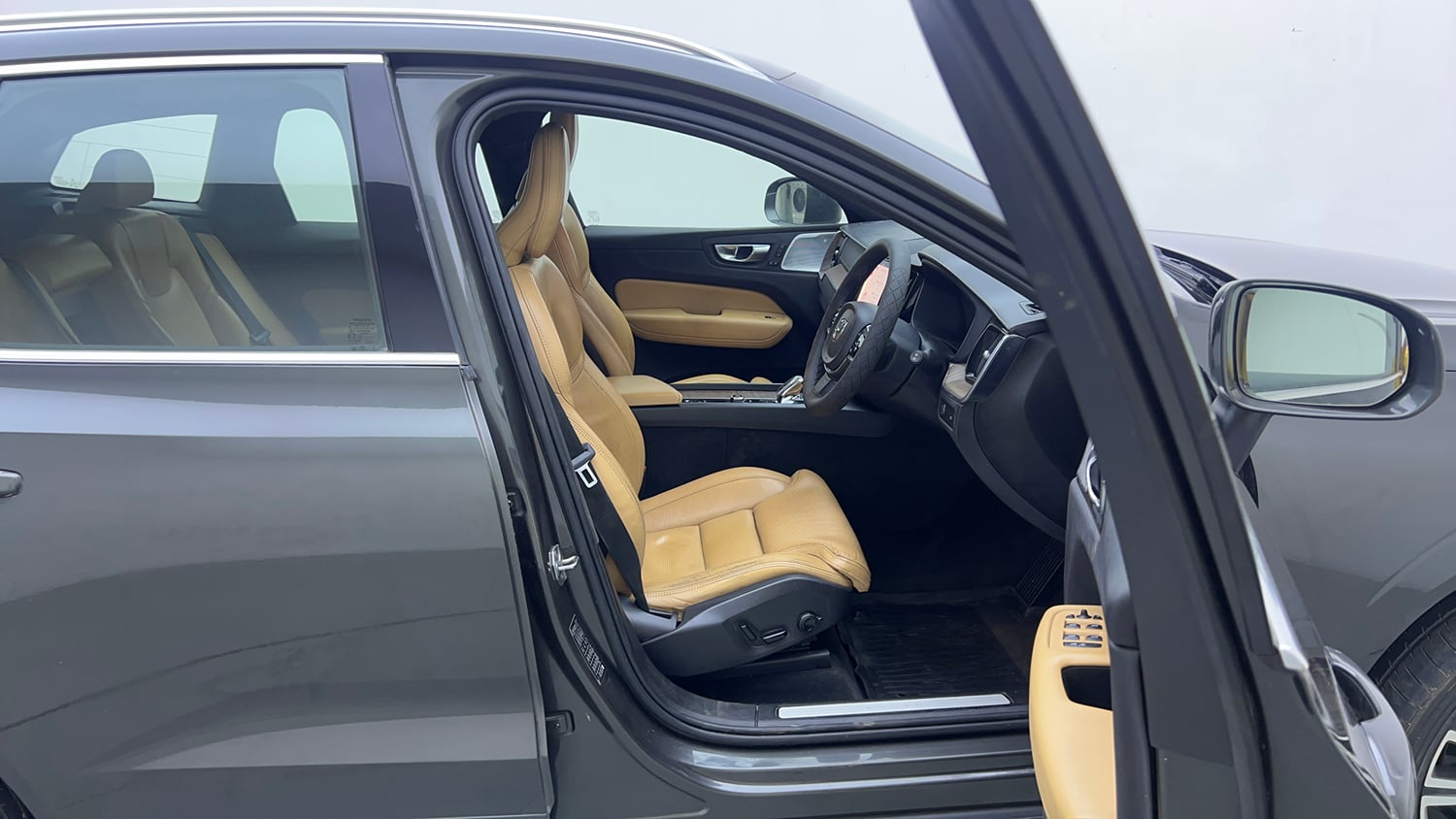 Used 2022 Volvo XC60 B5 Ultimate Petrol Automatic interior RIGHT SIDE FRONT DOOR CABIN VIEW