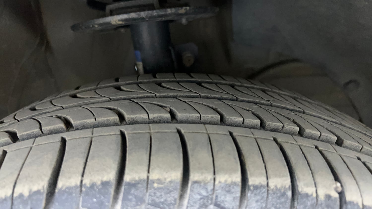 Used 2021 Maruti Suzuki Swift ZXi Plus Petrol Manual tyres RIGHT FRONT TYRE TREAD VIEW