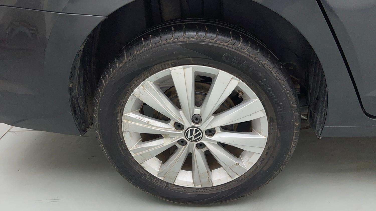 Used 2024 Volkswagen Virtus Highline 1.0 TSI AT Petrol Automatic tyres RIGHT REAR TYRE RIM VIEW