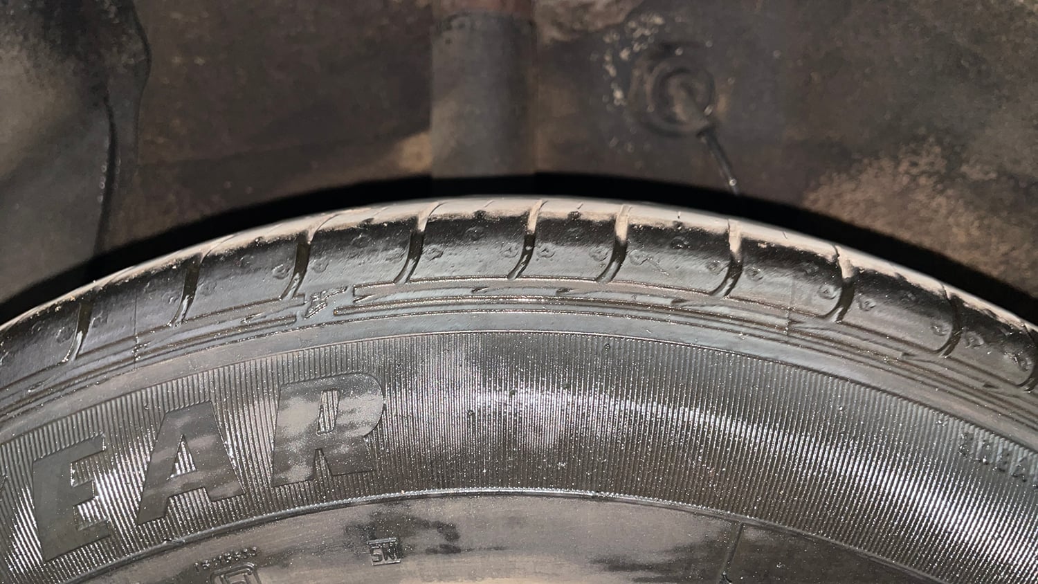 Used 2022 Hyundai Aura S 1.2 CNG Cng Manual tyres RIGHT REAR TYRE TREAD VIEW
