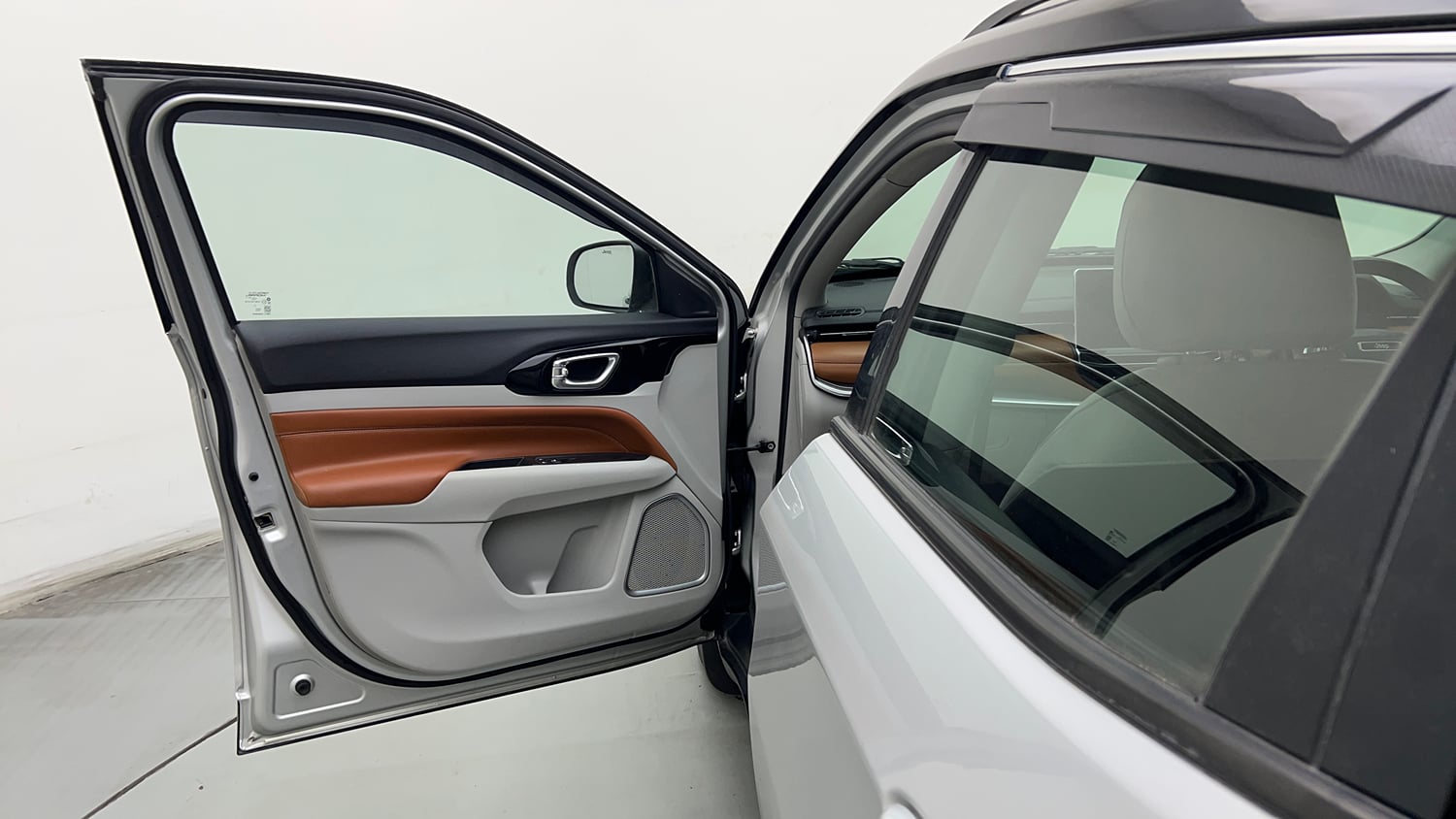 Used 2022 Jeep Compass Limited (O) 1.4 Petrol DCT Petrol Automatic interior LEFT FRONT DOOR OPEN VIEW