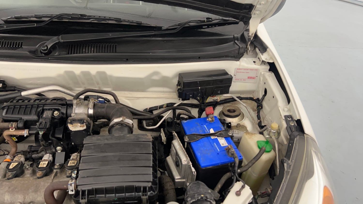 Used 2021 Maruti Suzuki Alto 800 VXi Petrol Manual engine ENGINE LEFT SIDE HINGE & APRON VIEW