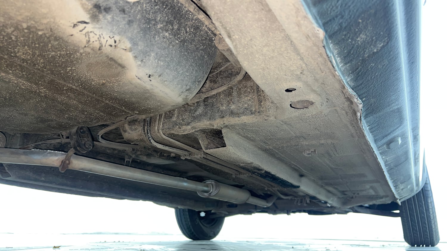 Used 2018 Renault Kwid 1.0 RXT AMT Opt Petrol Automatic extra REAR RIGHT UNDERBODY VIEW