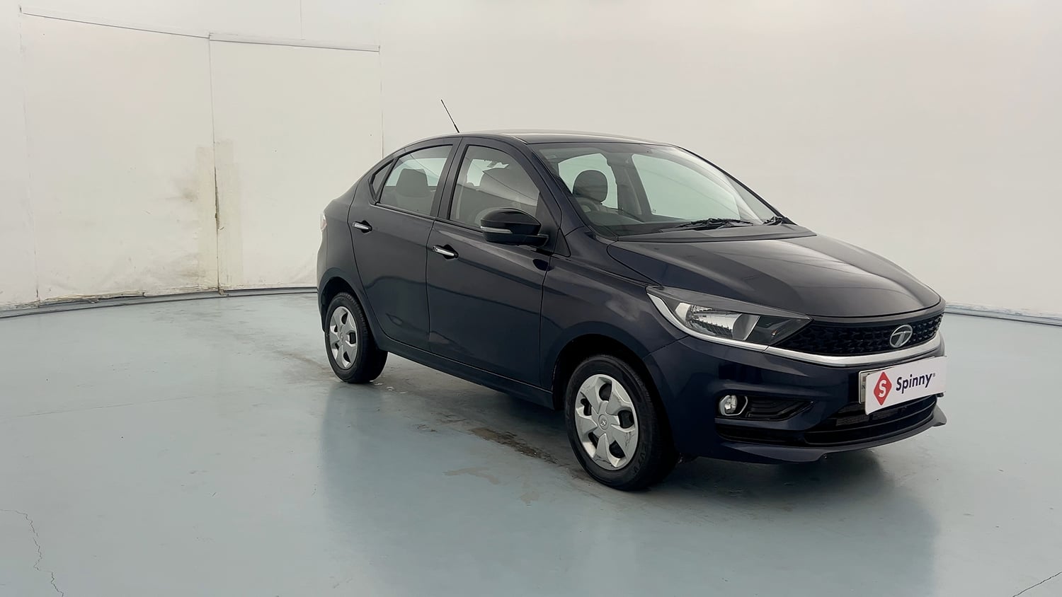 Used 2023 Tata Tigor XZ CNG Cng Manual exterior RIGHT FRONT CORNER VIEW