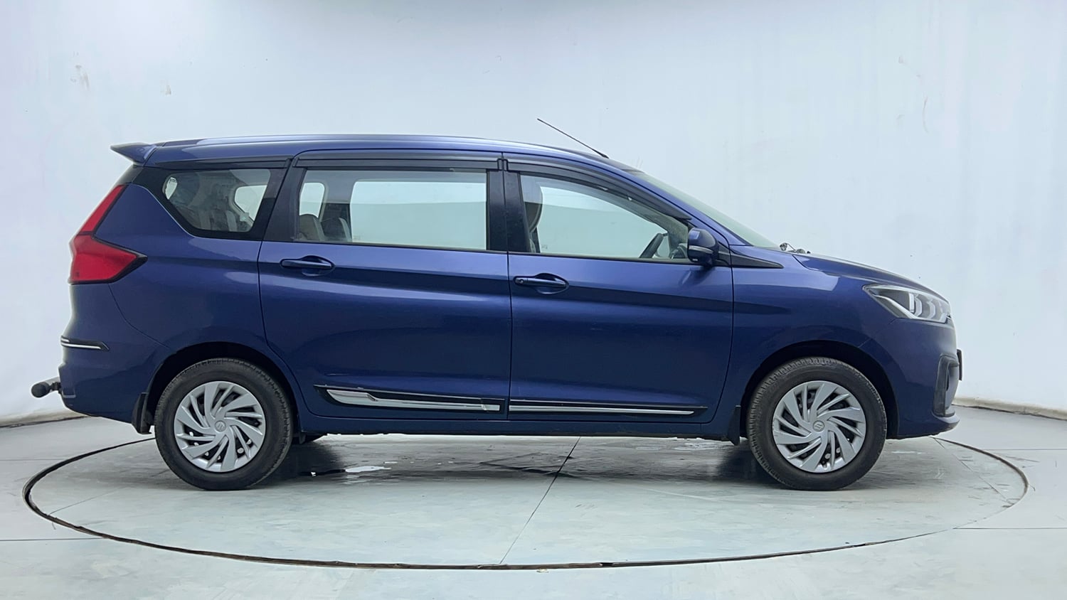 Used 2022 Maruti Suzuki New Ertiga VXi AT Petrol Automatic exterior RIGHT SIDE VIEW