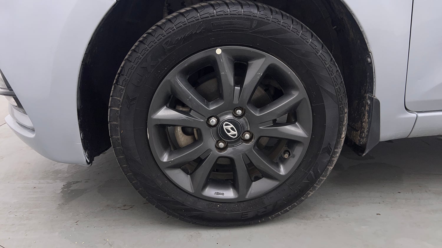 Used 2019 Hyundai Elite i20 Sportz Plus 1.2 Petrol Manual tyres LEFT FRONT TYRE RIM VIEW