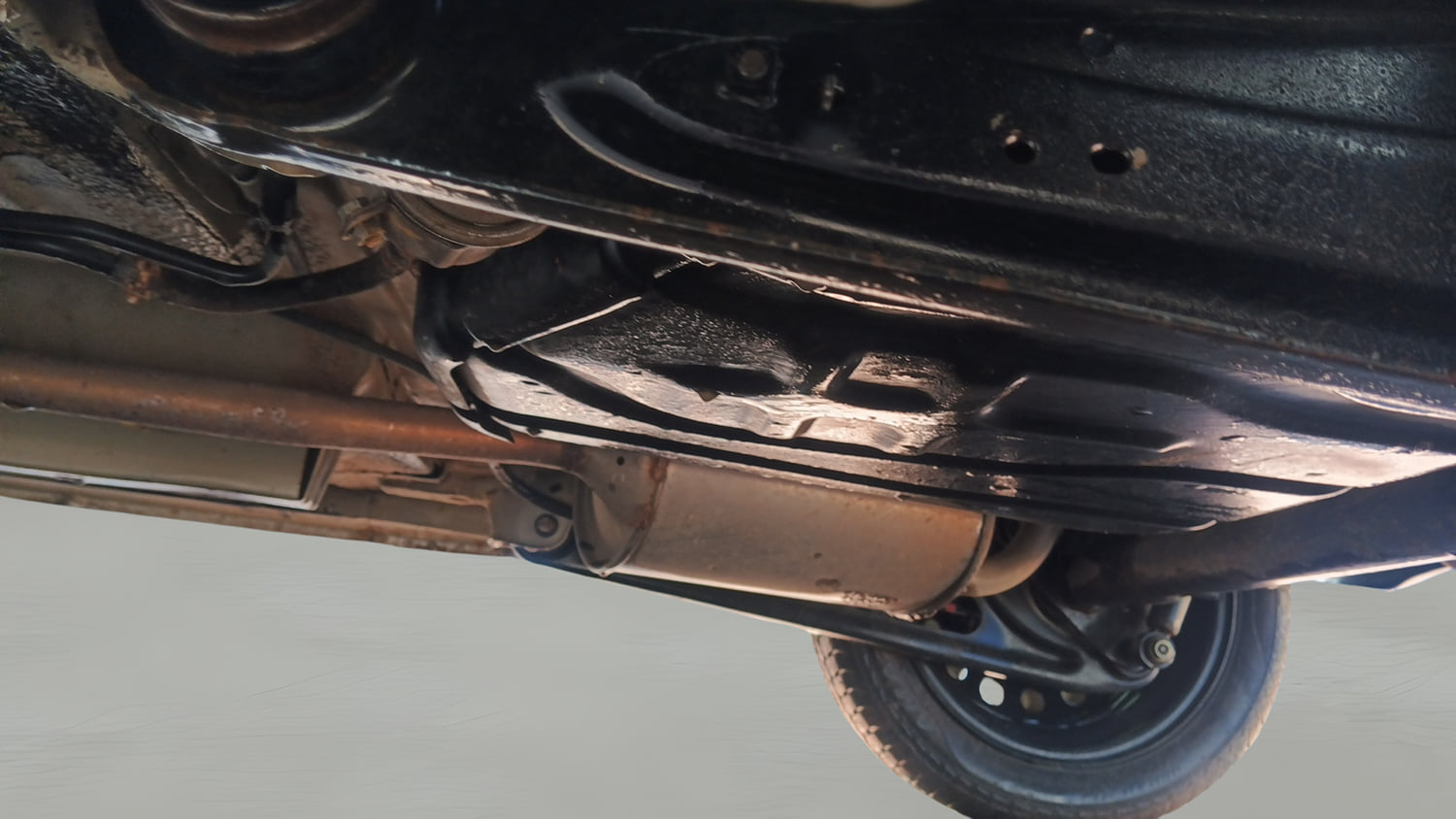 Used 2016 Maruti Suzuki Wagon R 1.0 VXI AMT Petrol Automatic extra REAR UNDERBODY VIEW (TAKEN FROM REAR)