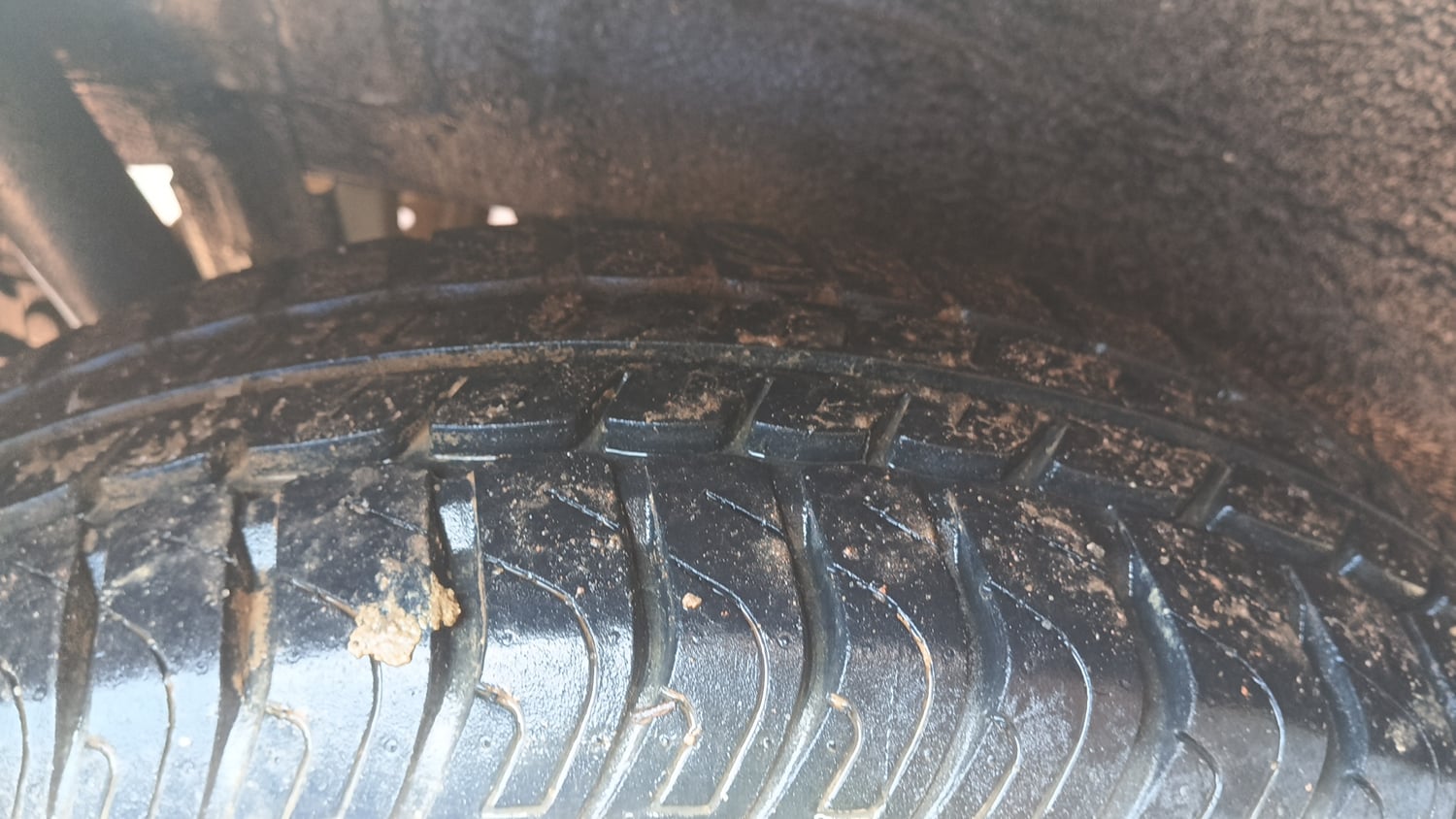 Used 2016 Maruti Suzuki Wagon R 1.0 VXI AMT Petrol Automatic tyres RIGHT REAR TYRE TREAD VIEW