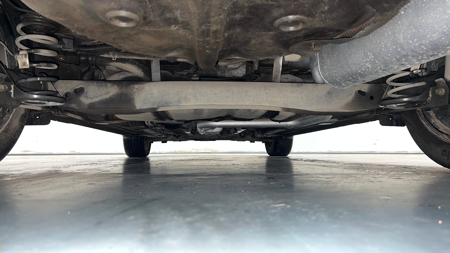 Used 2023 Hyundai Verna SX (O) 1.5 Petrol IVT Petrol Automatic extra REAR UNDERBODY VIEW (TAKEN FROM REAR)