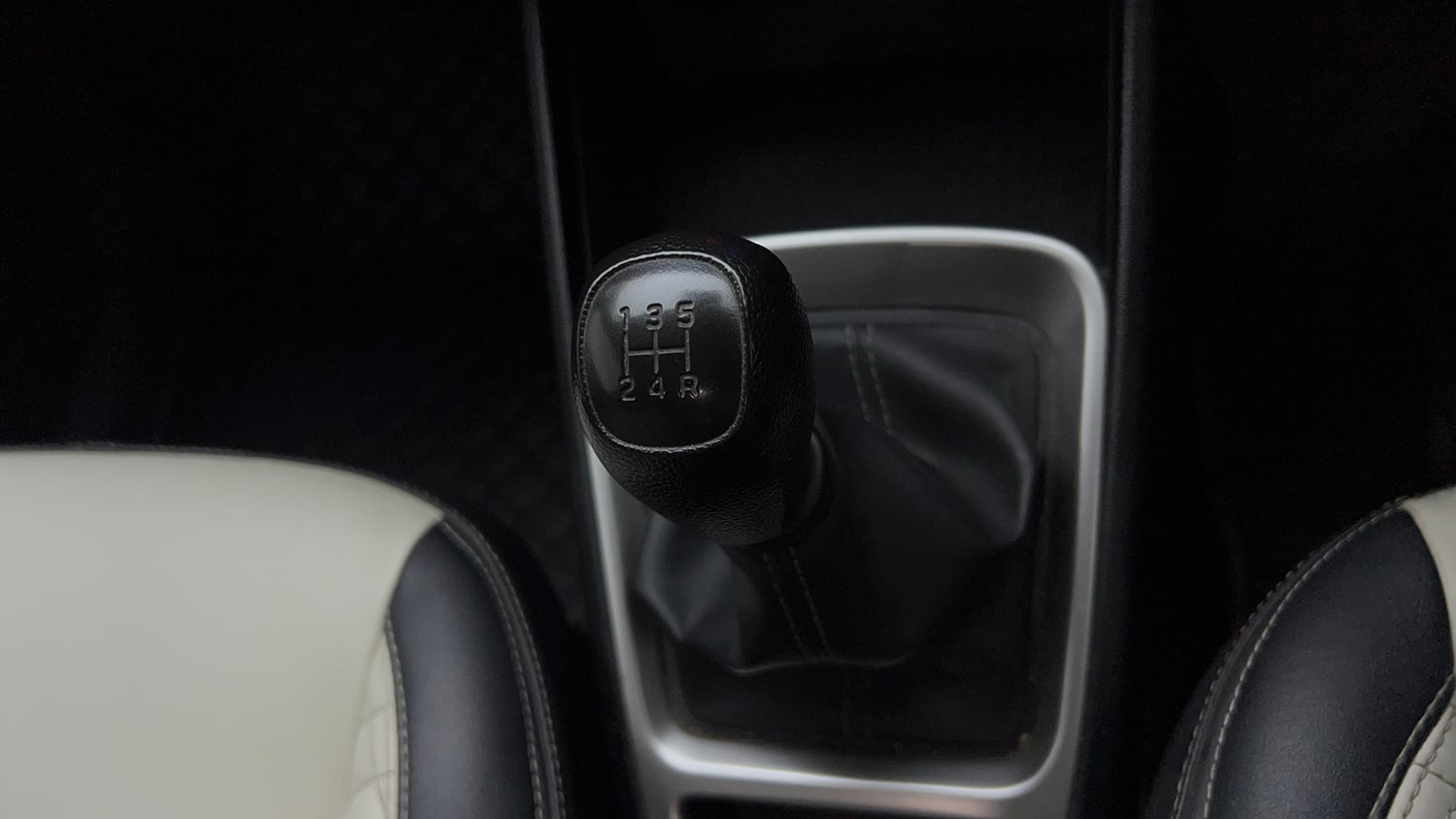 Used 2022 Hyundai Venue S 1.2 Petrol Petrol Manual interior GEAR  KNOB VIEW