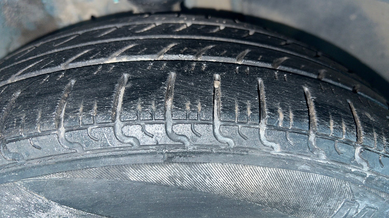 Used 2017 Maruti Suzuki Ignis  Zeta Dual Tone MT Petrol Petrol Manual tyres RIGHT FRONT TYRE TREAD VIEW