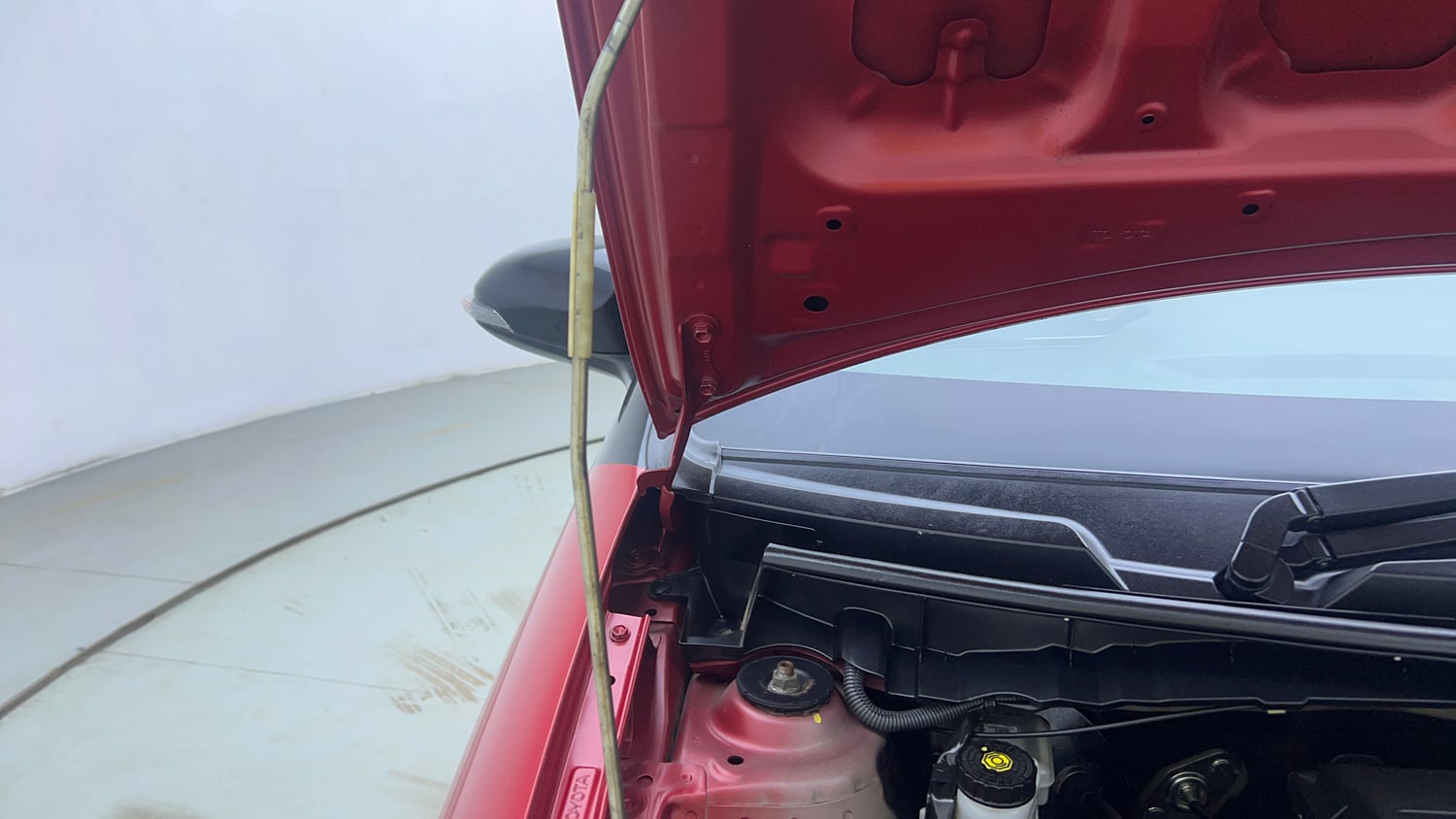 Used 2018 Toyota Etios Liva V Petrol Manual engine ENGINE RIGHT SIDE HINGE & APRON VIEW