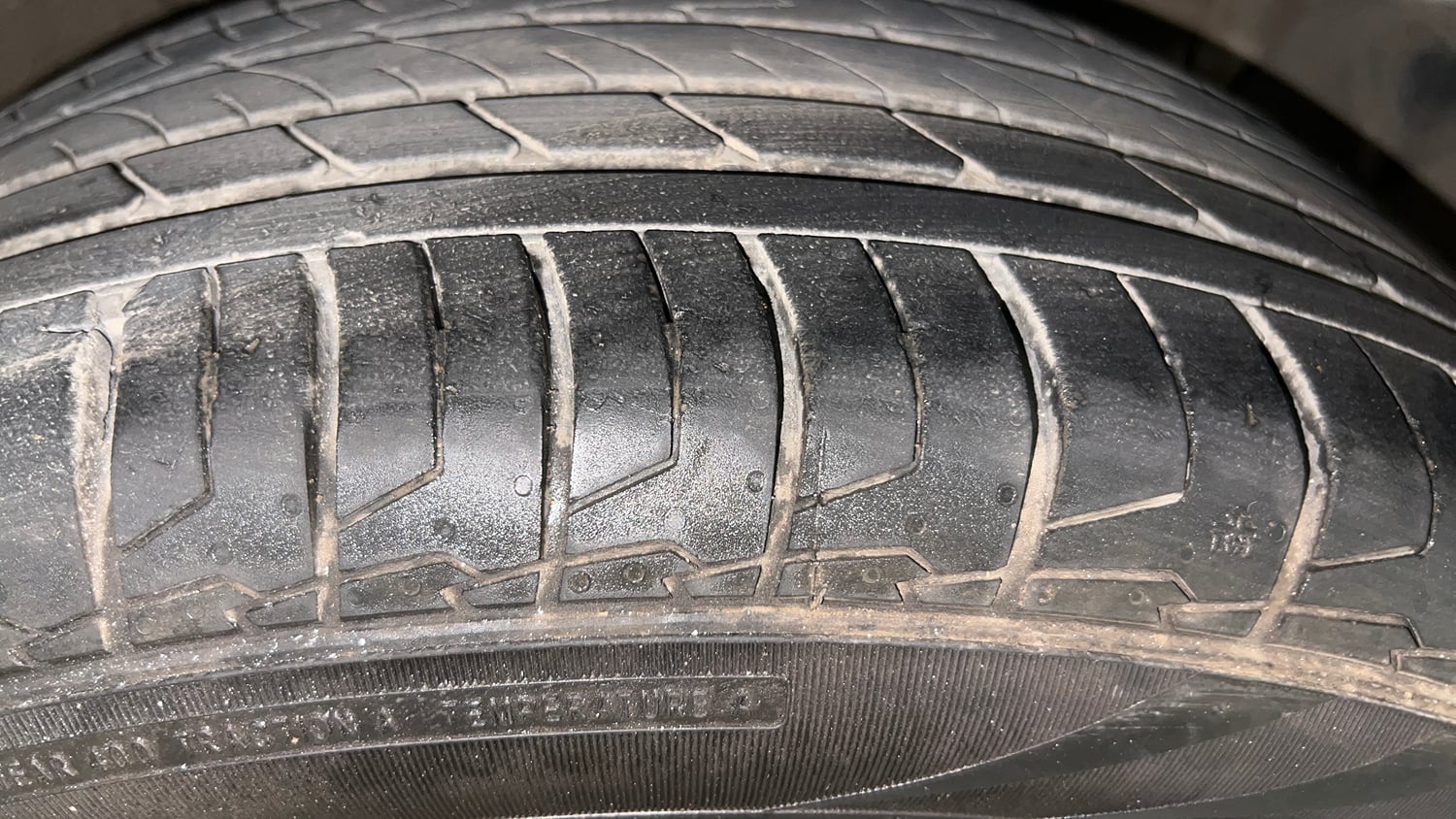 Used 2022 Hyundai Creta SX (O) 1.5 Petrol IVT Knight Petrol Automatic tyres RIGHT FRONT TYRE TREAD VIEW