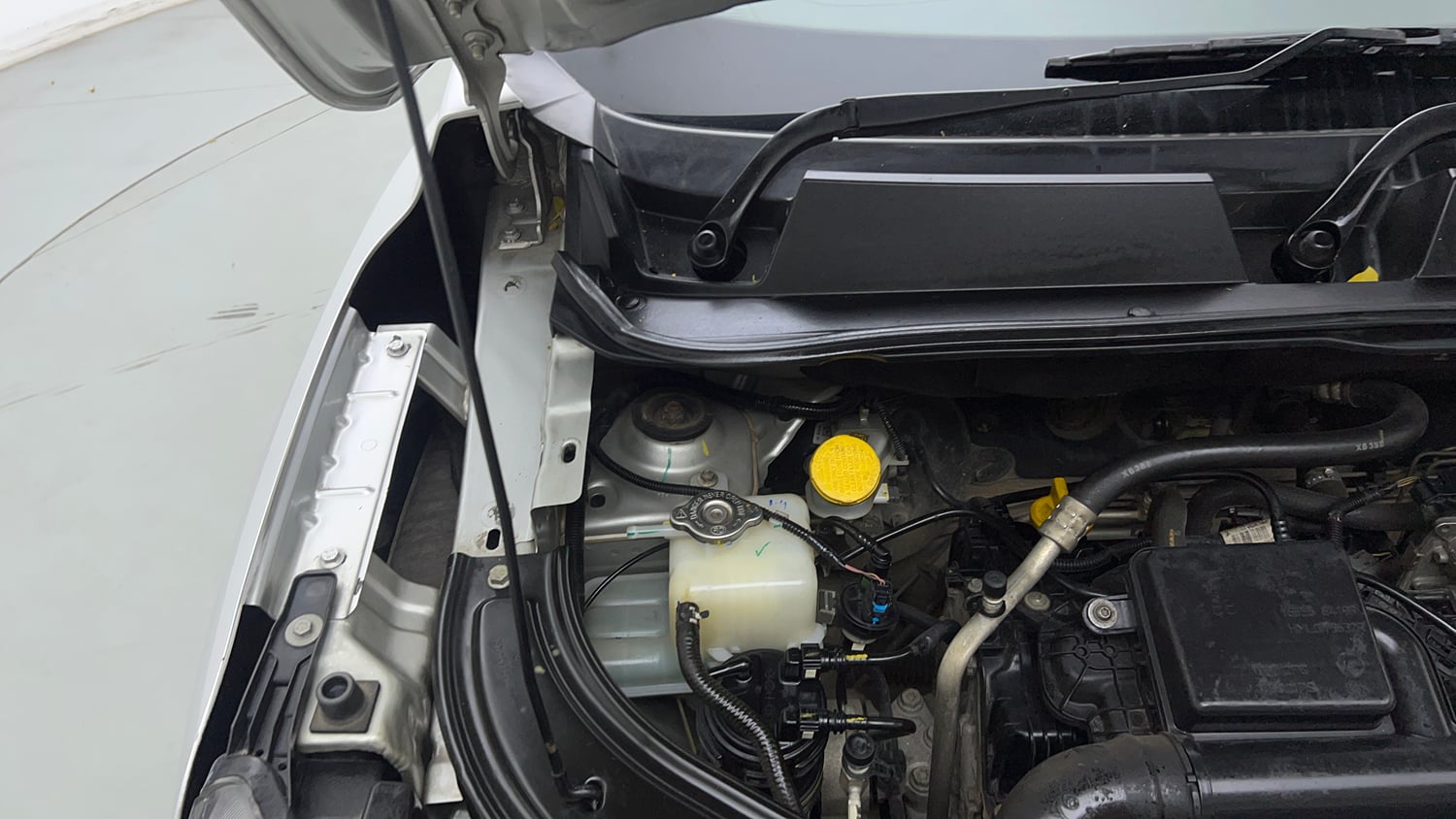Used 2021 Renault Kiger RXT AMT Petrol Automatic engine ENGINE RIGHT SIDE HINGE & APRON VIEW