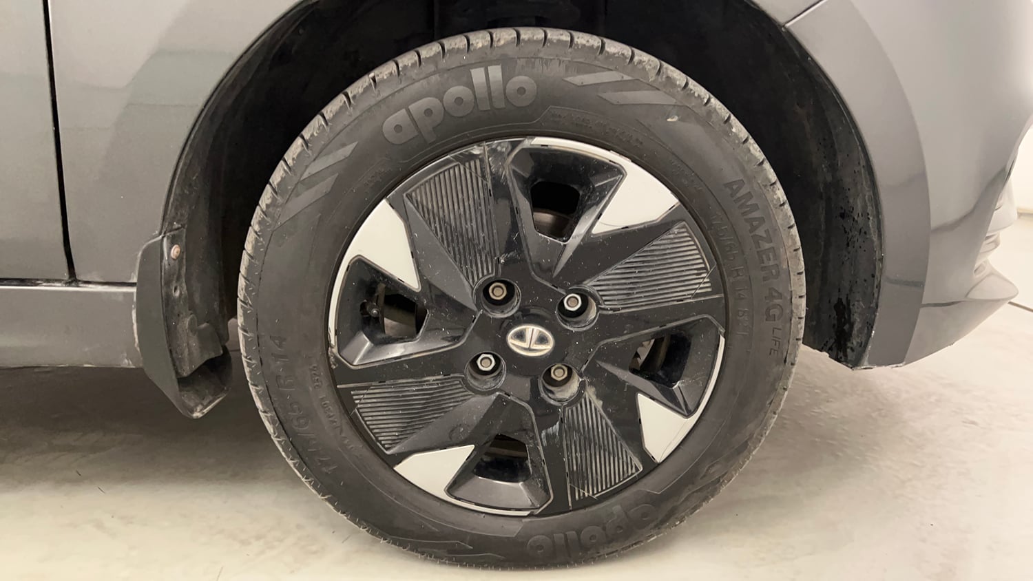 Used 2023 Tata Tiago EV XZ Plus Long Range Electric Automatic tyres RIGHT FRONT TYRE RIM VIEW
