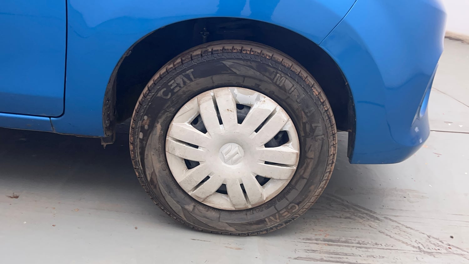 Used 2017 Maruti Suzuki Alto 800 LXi Petrol Manual tyres RIGHT FRONT TYRE RIM VIEW