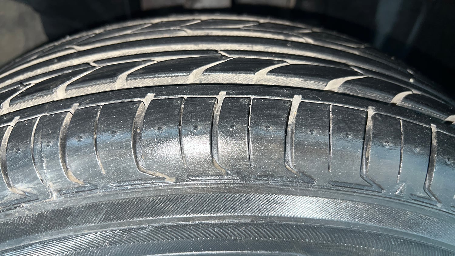 Used 2018 Renault Kwid 1.0 RXT AMT Opt Petrol Automatic tyres RIGHT FRONT TYRE TREAD VIEW