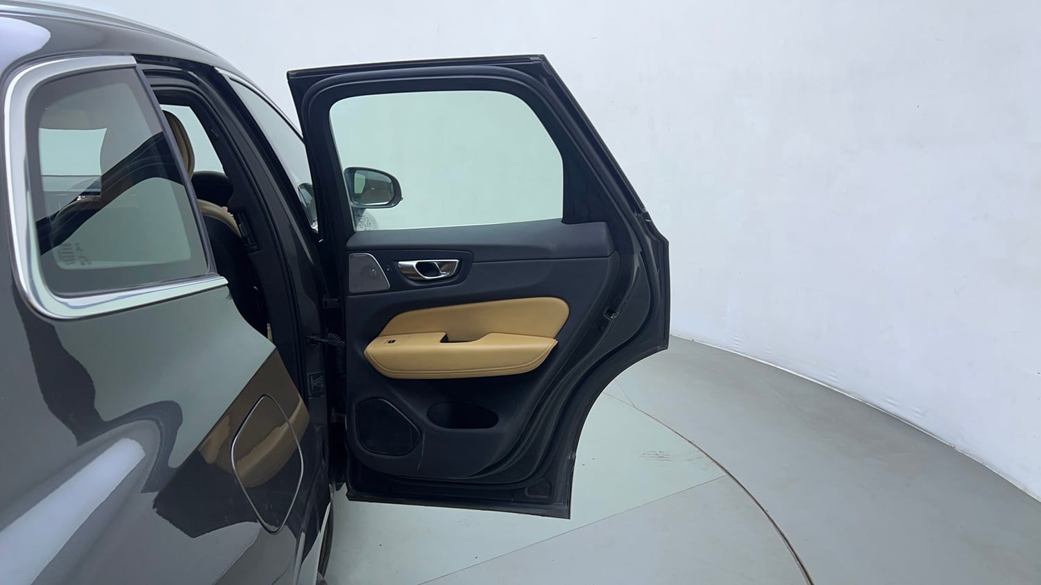 Used 2022 Volvo XC60 B5 Ultimate Petrol Automatic interior RIGHT REAR DOOR OPEN VIEW