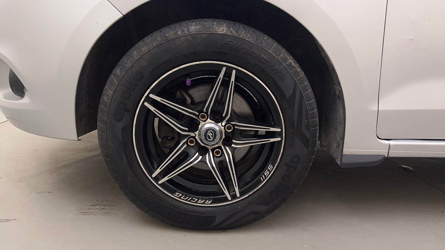 Used 2016 Ford Figo Trend 1.2 Ti-VCT Petrol Manual tyres LEFT FRONT TYRE RIM VIEW