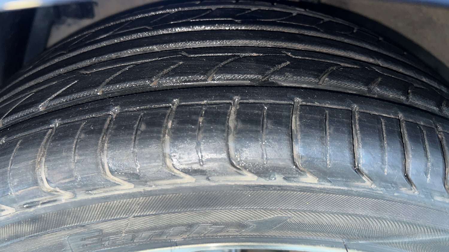 Used 2019 Maruti Suzuki Ciaz Alpha Hybrid 1.5 AT Petrol Automatic tyres LEFT FRONT TYRE TREAD VIEW
