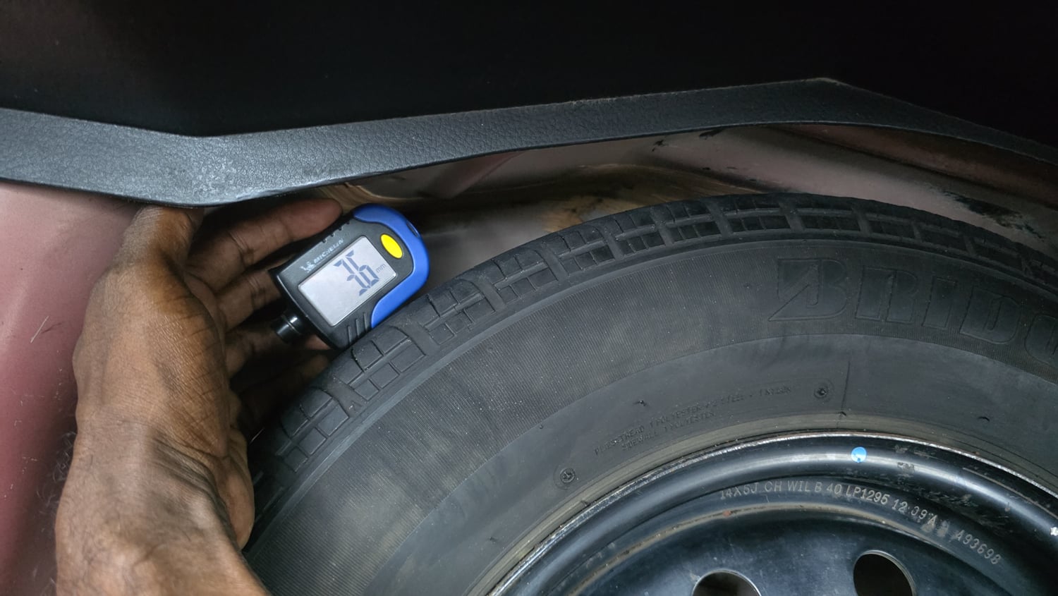 Used 2012 Maruti Suzuki Swift VDi Diesel Manual tyres SPARE TYRE VIEW