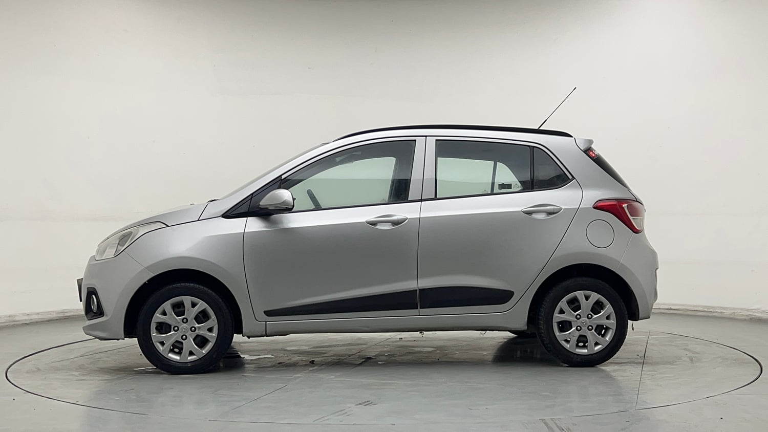 Used 2016 Hyundai Grand i10 Sportz 1.2 Kappa VTVT Petrol Manual exterior LEFT SIDE VIEW