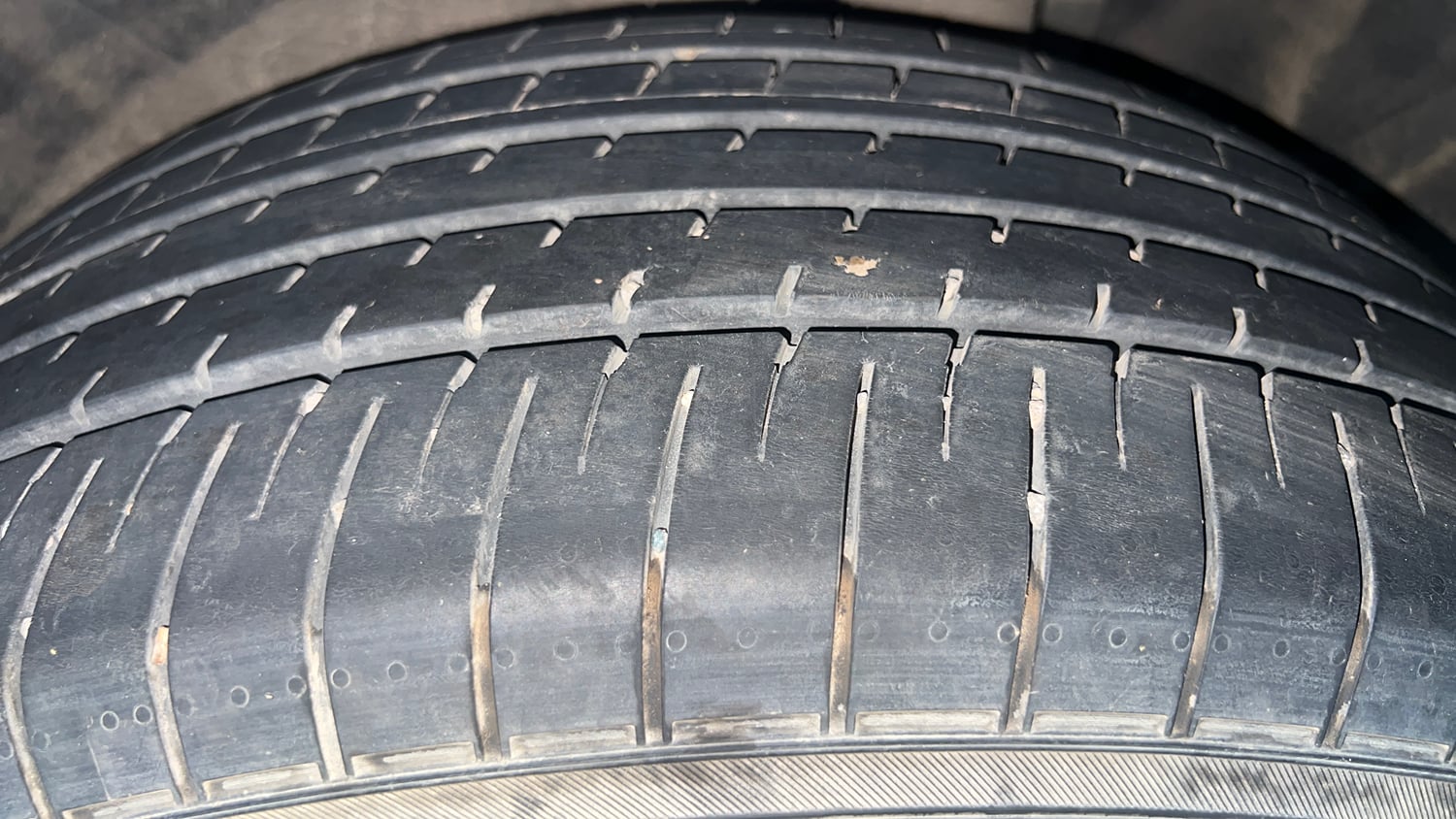 Used 2022 Volvo XC60 B5 Ultimate Petrol Automatic tyres LEFT REAR TYRE TREAD VIEW